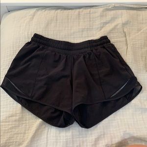 Lululemon Hotty Hot Shorts 2.5in
